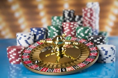 dewa33 login live roulette table with dealer, wheel, and betting layout visible on screen
